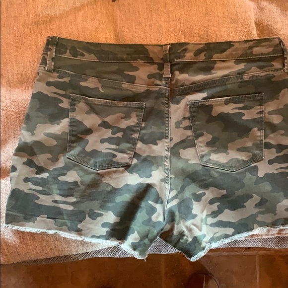 Target camo Jean shorts - Picture 2 of 6